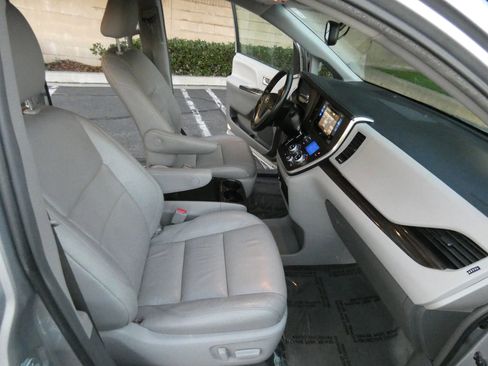 Used 2015 Toyota Sienna XLE image 24
