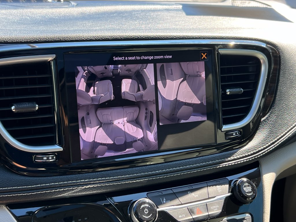 Used 2021 Chrysler Pacifica Limited w/ Uconnect Theater Family Group FWD image 49