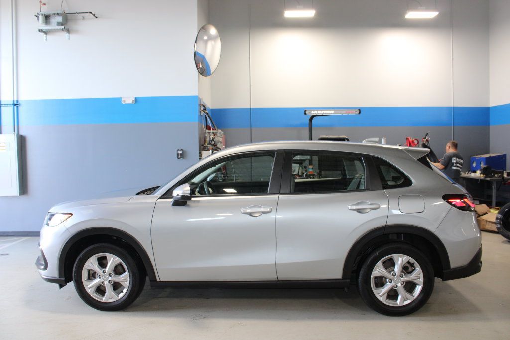 Used 2025 Honda HR-V LX image 9