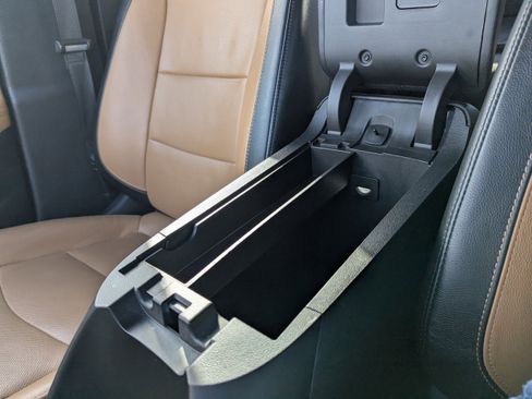 Used 2018 Chevrolet Equinox Premier w/ Infotainment II Package AWD/4WD image 25