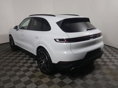 Used 2025 Porsche Cayenne image 3