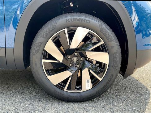 New 2025 Volkswagen Atlas Cross Sport SE image 8