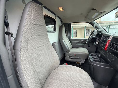 Used 2019 Chevrolet Express 2500 image 14