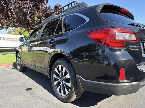 Used 2017 Subaru Outback 2.5i Limited AWD/4WD image 8