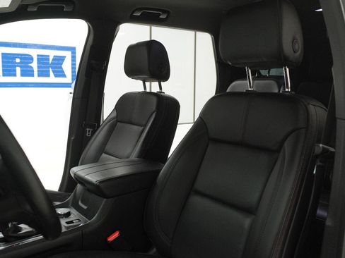 Used 2023 Chevrolet Traverse RS FWD image 6