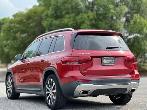 Used 2020 Mercedes-Benz GLB 250 4MATIC w/ Premium Package image 7