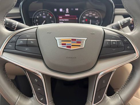 Used 2022 Cadillac XT5 Premium Luxury w/ Technology Package AWD/4WD image 11