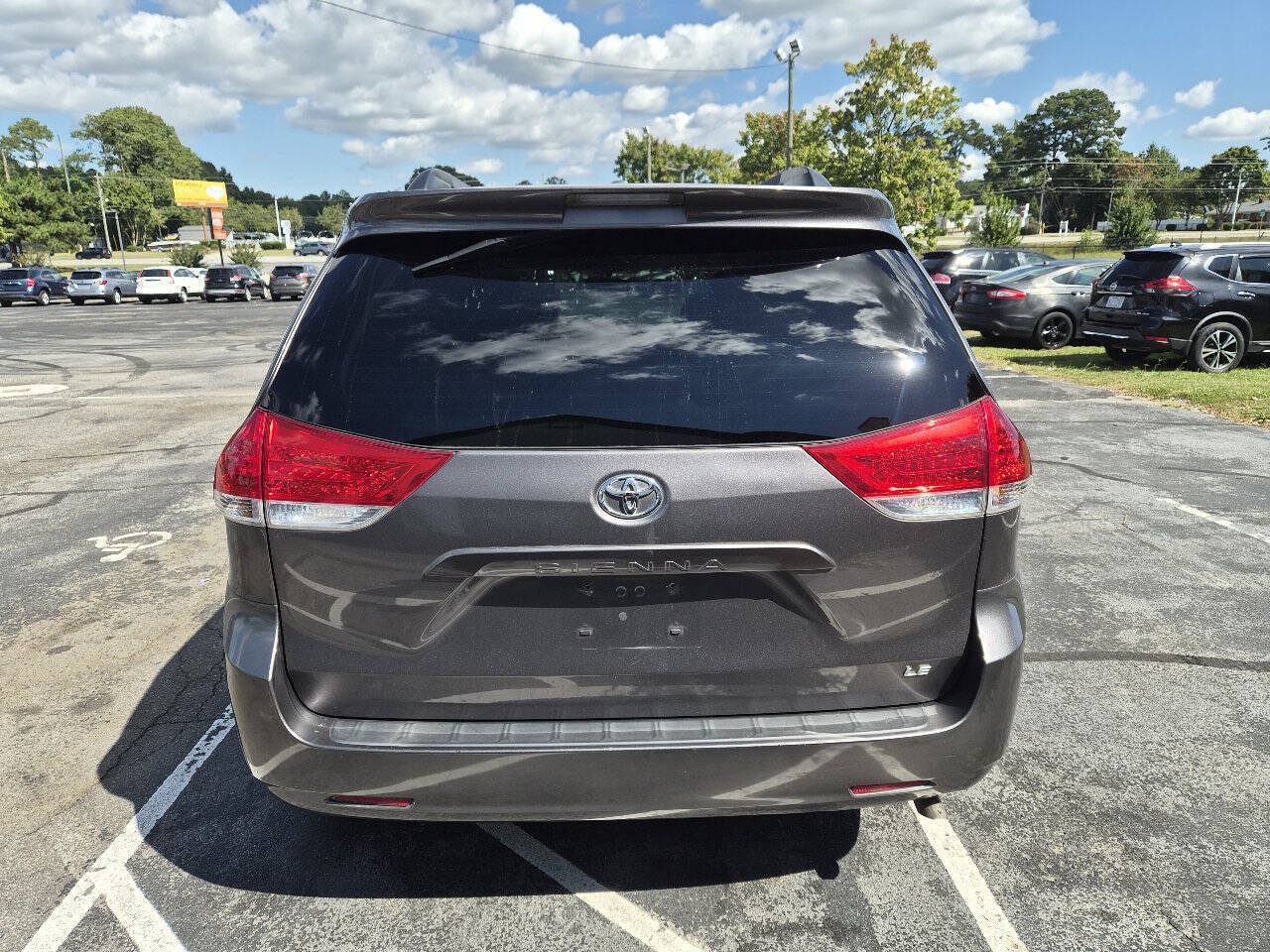 Used 2014 Toyota Sienna LE FWD image 4
