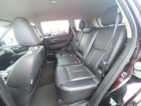 Used 2017 Nissan Rogue SL image 18