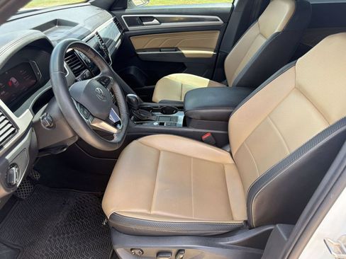 Used 2023 Volkswagen Atlas Cross Sport SE FWD image 5