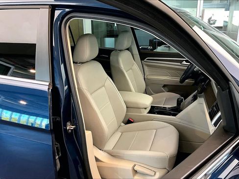 Used 2023 Volkswagen Atlas SE w/ Panoramic Sunroof Package image 8