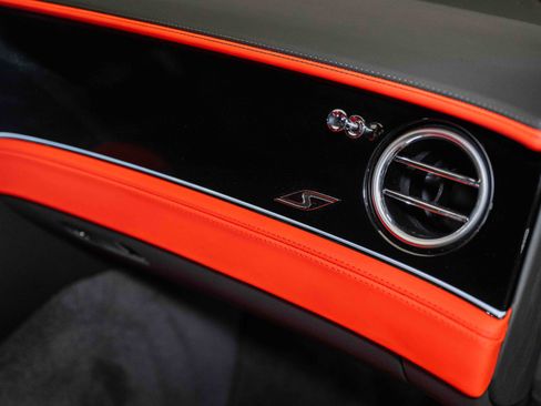 Used 2024 Bentley Continental GT V8 image 40