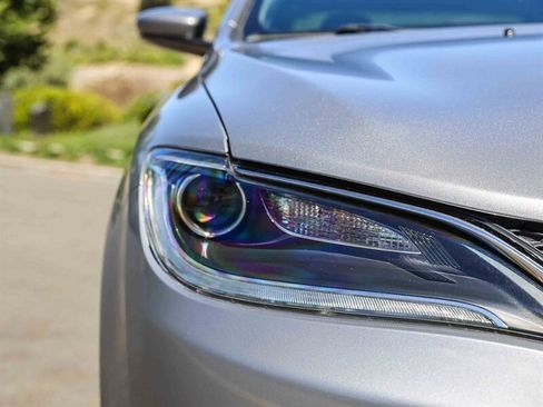 Used 2015 Chrysler 200 Limited w/ Convenience Group FWD image 11