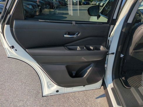 Certified 2024 Nissan Pathfinder SL FWD image 28