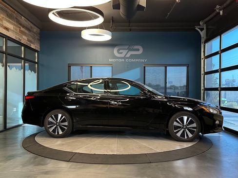 Used 2020 Nissan Altima 2.5 SL FWD image 2