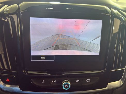 Used 2023 Chevrolet Traverse LT FWD image 20