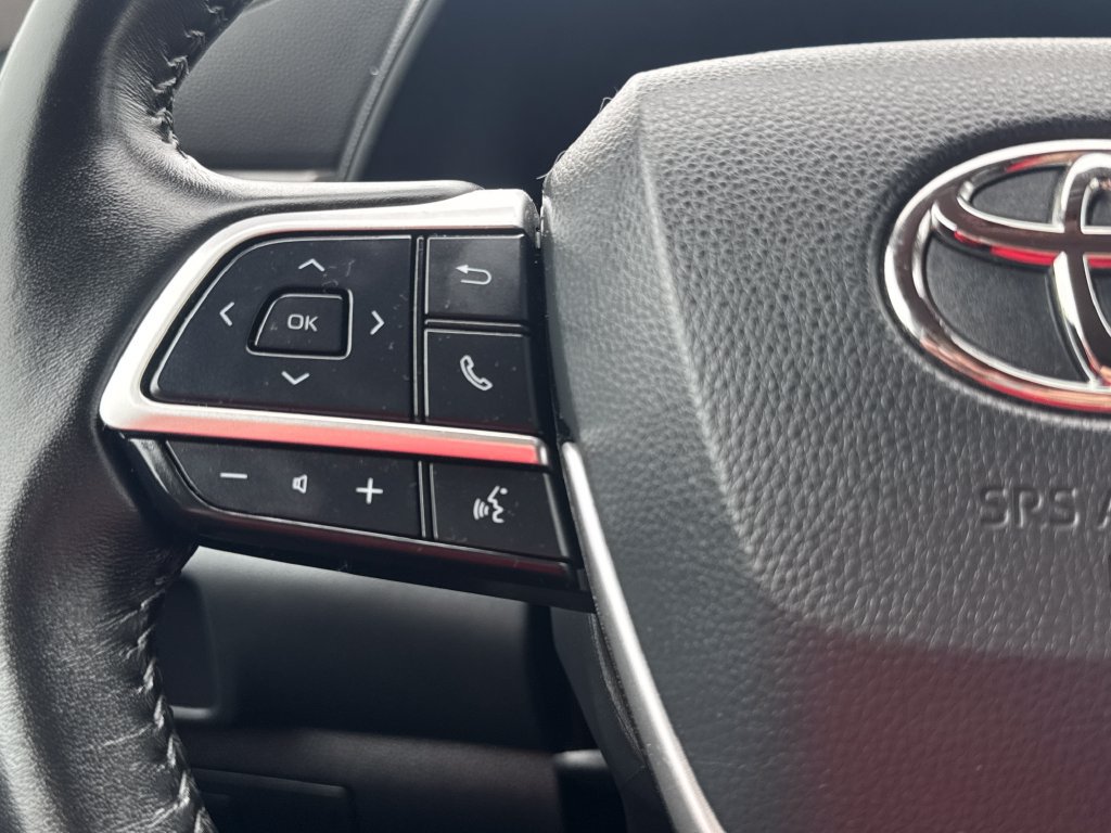 Used 2023 Toyota Highlander LE FWD image 21