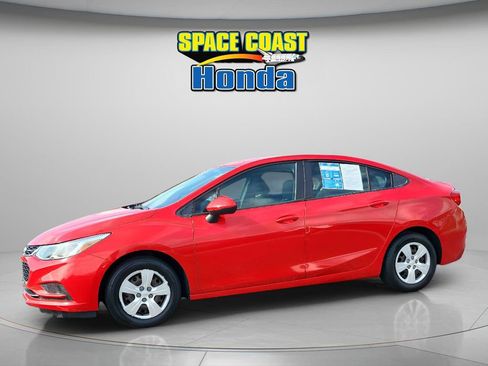 Used 2017 Chevrolet Cruze LS FWD image 10