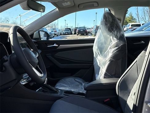 New 2026 Volkswagen Jetta SE image 10