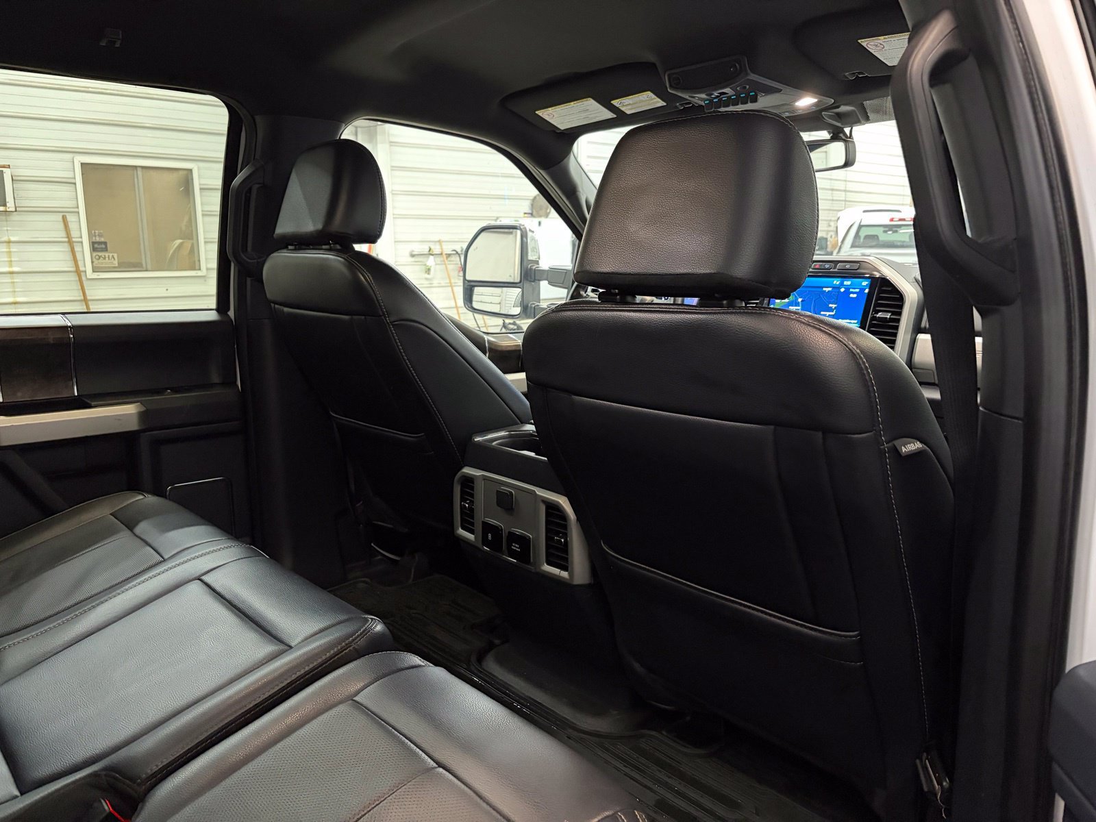 Used 2022 Ford F350 Lariat w/ Lariat Ultimate Package AWD/4WD image 28