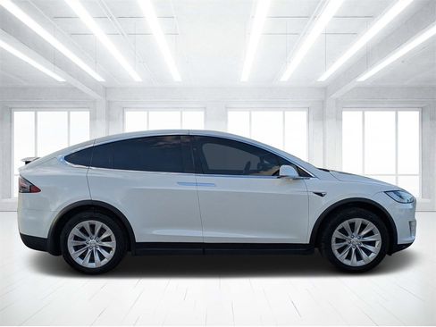 Used 2019 Tesla Model X 100D image 2