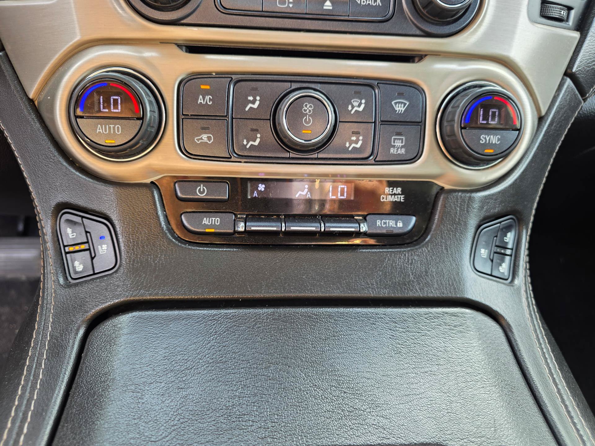 Used 2019 GMC Yukon Denali w/ Denali Ultimate Package AWD/4WD image 18