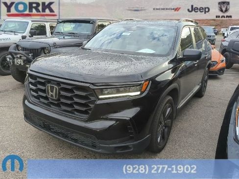 Used 2023 Honda Pilot Sport image 1