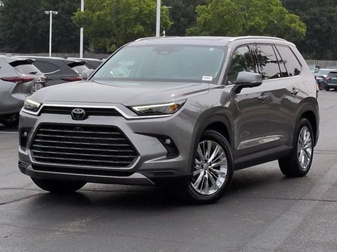 Certified 2025 Toyota Grand Highlander AWD image 2