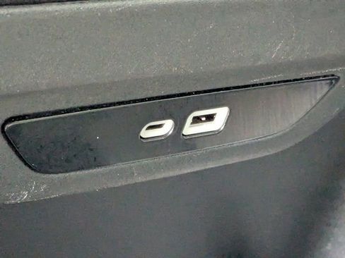 Used 2024 Chrysler Pacifica Touring-L image 15