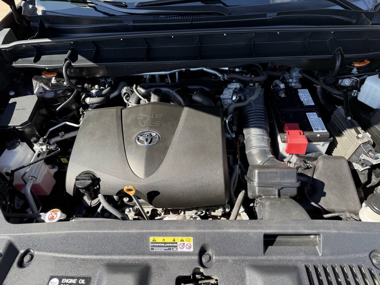 Used 2021 Toyota Highlander XLE AWD/4WD image 10