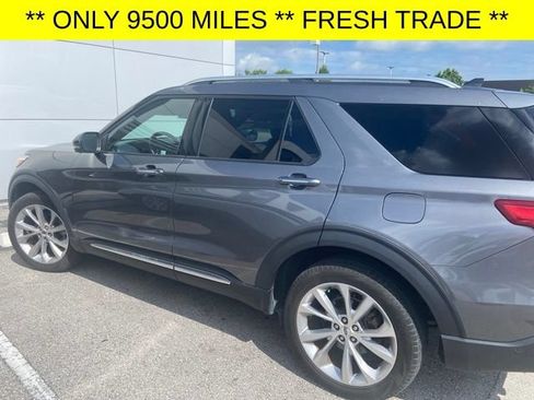 Used 2022 Ford Explorer Platinum w/ Equipment Group 601A AWD/4WD image 2