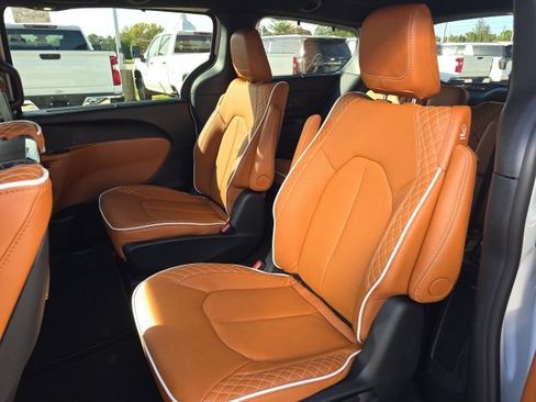 New 2026 Chrysler Pacifica Pinnacle w/ Trailer Tow Group image 16