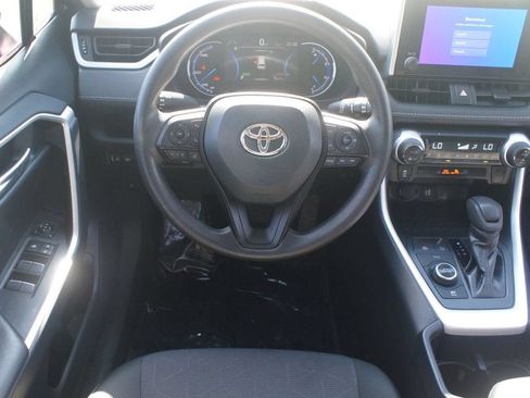 Used 2025 Toyota RAV4 XLE AWD/4WD image 5