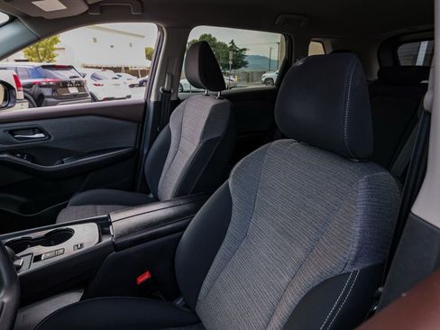 Used 2023 Nissan Rogue SV image 15