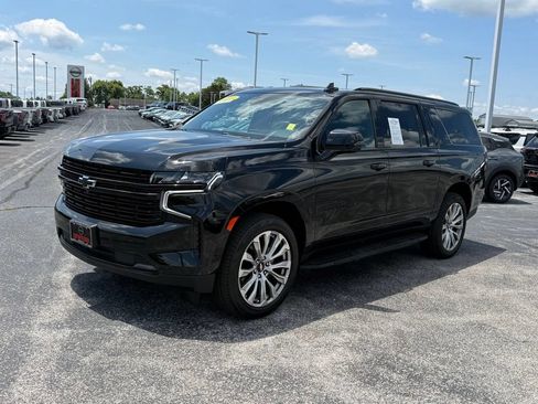Used 2023 Chevrolet Suburban RST w/ Sport Performance Package AWD/4WD image 39
