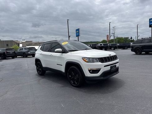 Used 2018 Jeep Compass Latitude w/ Popular Equipment Group AWD/4WD image 1