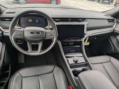 New 2026 Jeep Grand Cherokee Limited w/ Luxury Tech Group II image 23