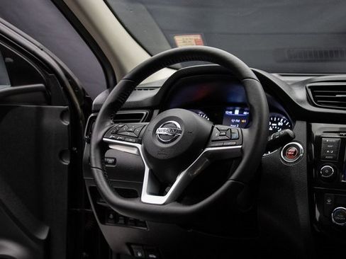 Used 2022 Nissan Rogue Sport SL w/ Premium Package image 14