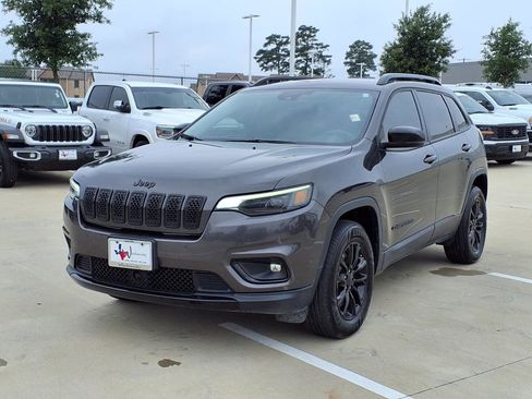 Used 2023 Jeep Cherokee Altitude Lux AWD/4WD image 3