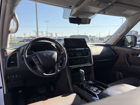 Certified 2024 INFINITI QX80 Premium Select image 18