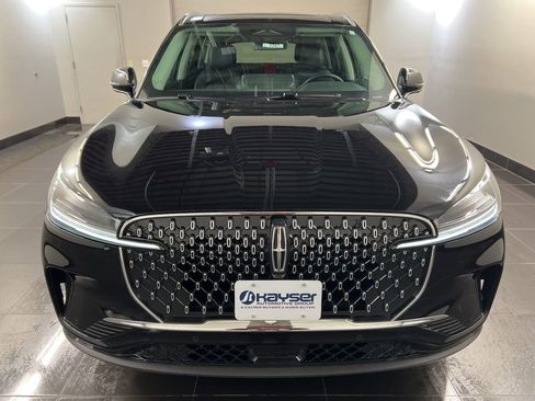 New 2026 Lincoln Aviator AWD image 2