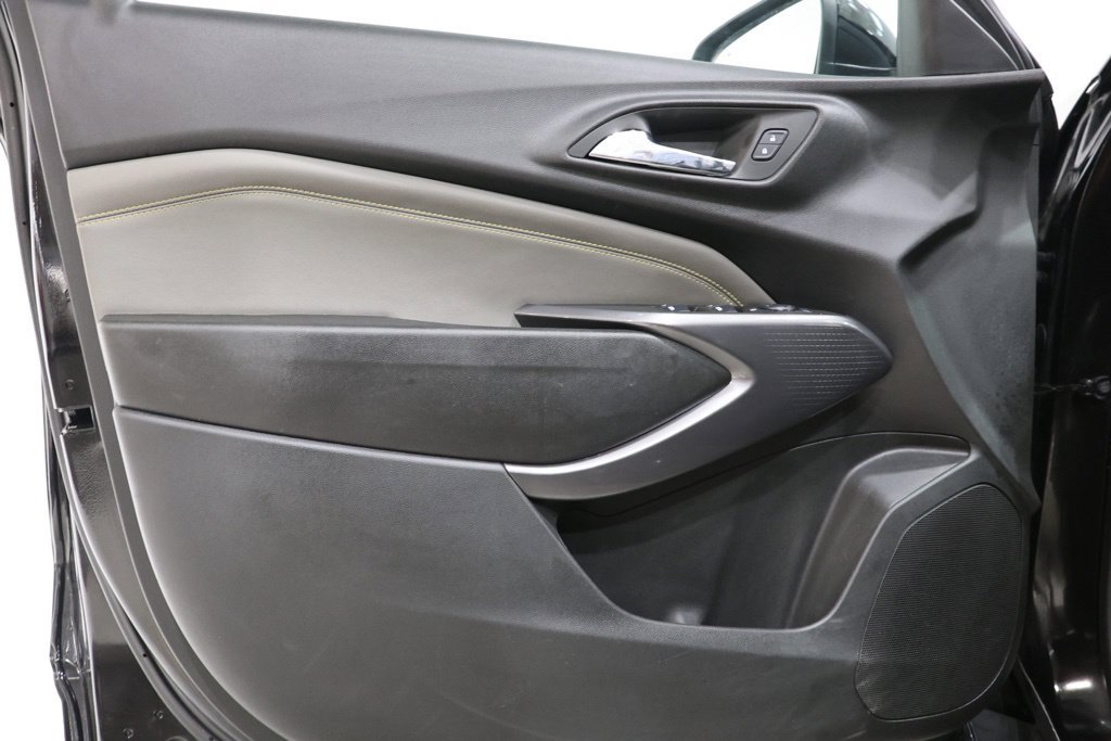 Used 2025 Chevrolet Trax ACTIV w/ Sunroof Package FWD image 16