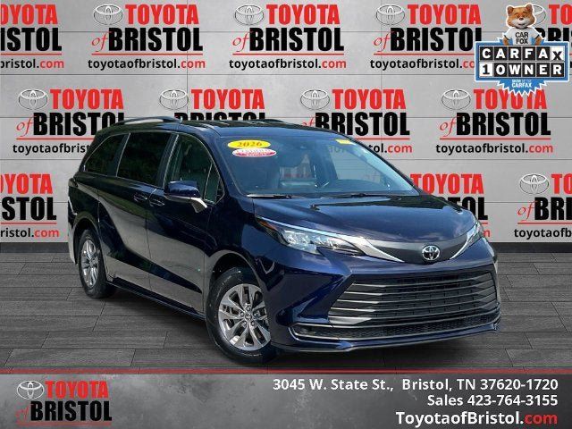 Used 2026 Toyota Sienna LE FWD image 1