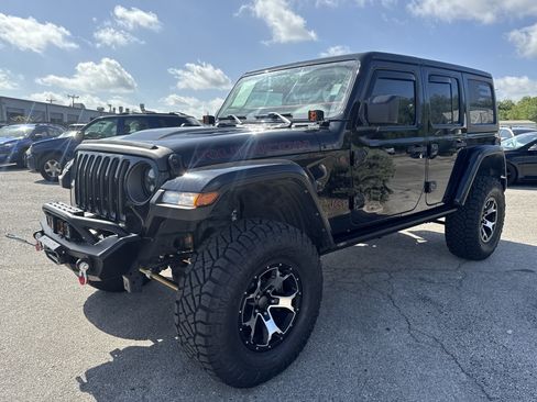 Used 2022 Jeep Wrangler Unlimited Rubicon w/ Cold Weather Group AWD/4WD image 7