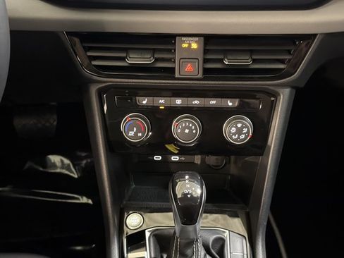 Certified 2023 Volkswagen Taos SE FWD image 32