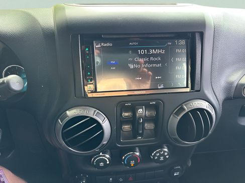 Used 2017 Jeep Wrangler Unlimited Sport w/ Quick Order Package 24S AWD/4WD image 17
