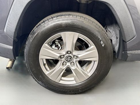 Used 2022 Toyota RAV4 XLE AWD/4WD image 33
