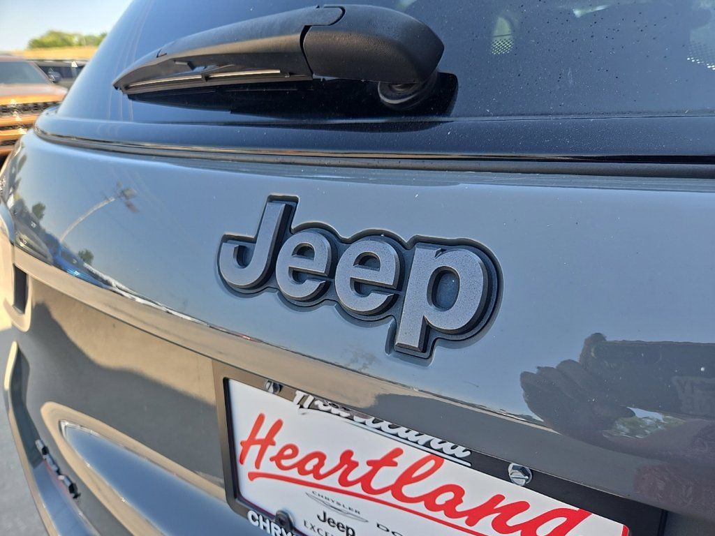 Used 2022 Jeep Compass Trailhawk w/ Trailhawk Convenience Group AWD/4WD image 25