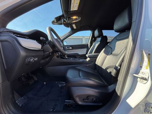 Used 2025 Jeep Compass Limited image 27