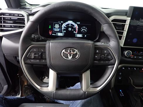 Used 2025 Toyota Tundra Limited AWD/4WD image 30
